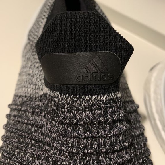 Laceless ultraboost size 10 - Picture 3 of 5